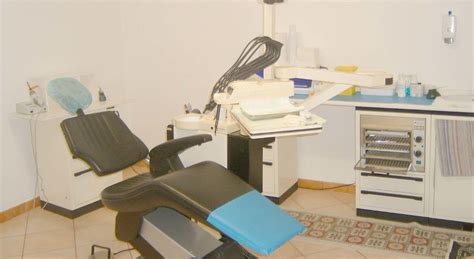 Roma Dentista Abusivo Scoperto A Torpignattara Operava Senza