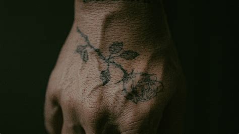 Fazer tatuagens de agulha única doem mais Tattoofine