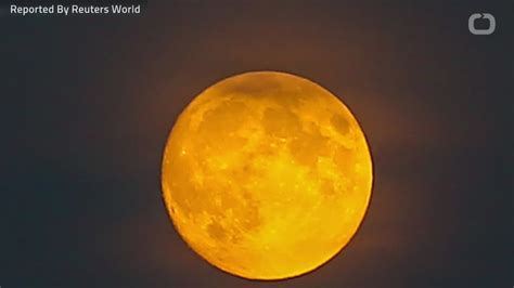 Moon Turns Blood Red During Lunar Eclipse Video Dailymotion