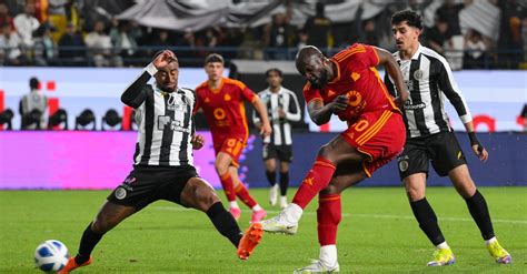 La Roma Vince A Riyadh Al Shabab Ko 1 2 Gioia Per Joao Costa Poi