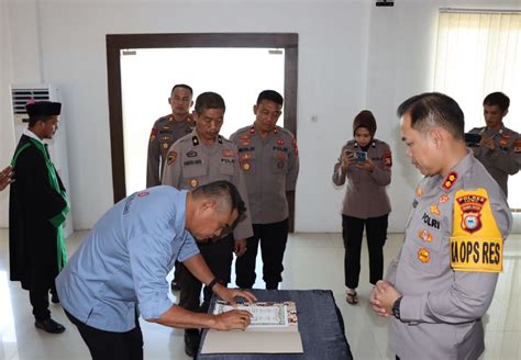 Tanda Tangani Pakta Integritas Penerimaan Anggota Polri Kapolres