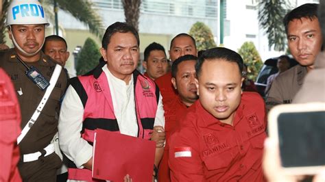 Kejaksaan Agung Selidiki Aliran Uang Rp Miliar Achsanul Qosasi