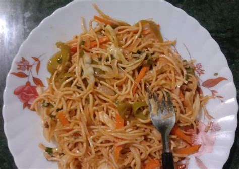 Veg Hakka noodles Recipe by Ameya Bhat - Cookpad