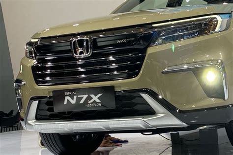 Foto Lebih Dekat Dengan Honda BR V N7X Edition Video