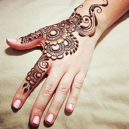 Simple Mehendi Design For Diwali - FashionBuzzer.com