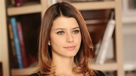 Beren Saat in diş estetiği hayranlarını ikiye böldü Yeni görünüşüne