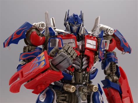 More Dual Model Optimus Prime Images - Transformers News - TFW2005