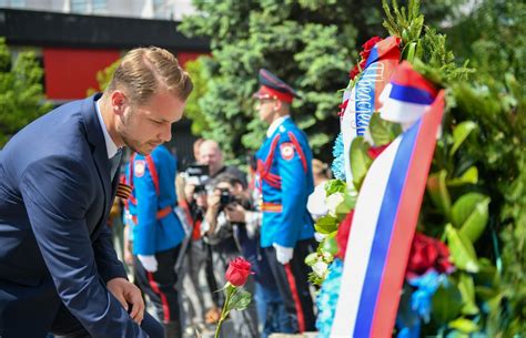 Održan marš Besmrtnog puka i položeni vijenci na Spomenik palim