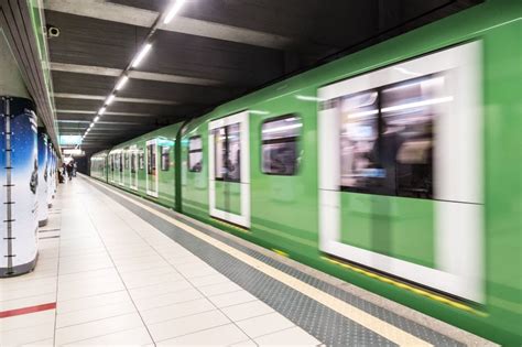 Buon Compleanno M2 La Metropolitana Verde Di Milano Compie 50 Anni E