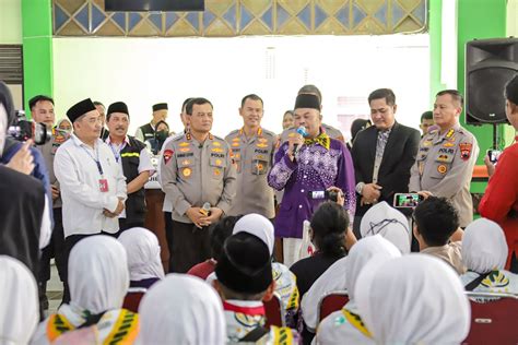 Calon Jemaah Haji Ucap Terimakasih Pada Kapolda Irjen Luthfi Kampusnesia