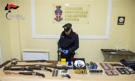 Catania Scoperto Un Arsenale Di Armi E Droga A Librino Arrestato