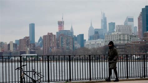 Covid A New York Reintrodotto L Obbligo Della Mascherina Al Chiuso I