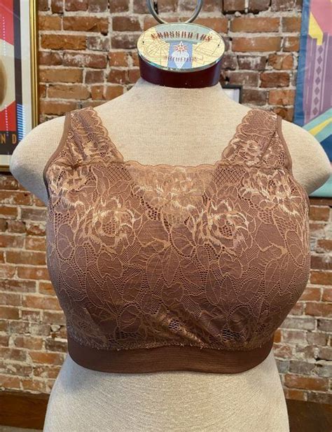 Breezies Cappuccino Beige Lace Seamless Cami Bra New Ahh Removable Pads