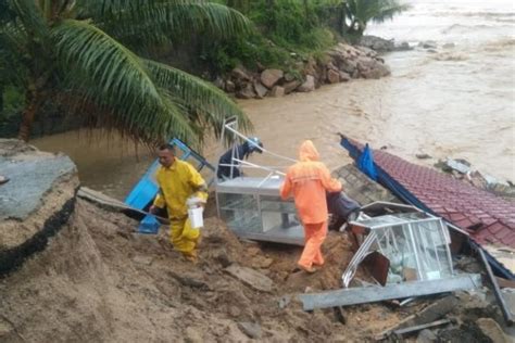 Hujan Deras Kabupaten Di Aceh Dilanda Banjir Dan Longsor