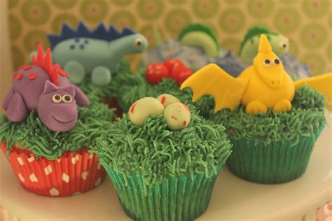 Cupcakes My Mom Made Today Dinosaur Themed Cupcake Cakes Dinosaur Cupcakes Cupcakes