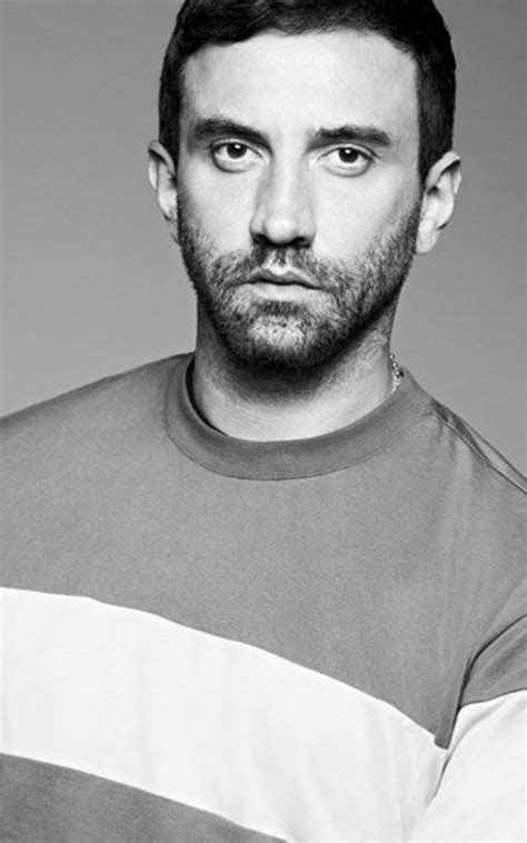 Riccardo Tisci Burberry / Riccardo Tisci Named Chief Creative Officer ...