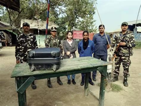 इंडो नेपाल बॉर्डर पर उज्बेकिस्तानी महिला हुई आरेस्ट फर्जी आधार कार्ड