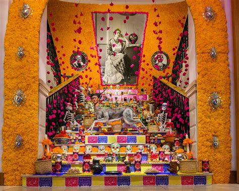 Protagonismo femenino en el Altar de Muertos de Casa de México a través