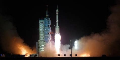 China lanzó la nave espacial Shenzhou 15 con tres astronautas hacia su