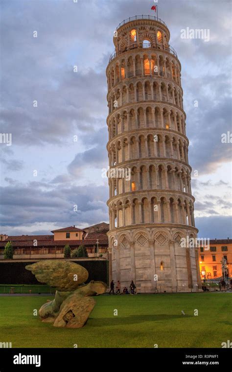 Italia Italia Pisa Torre Pendente Di Pisa Torre De Pisa De Noche