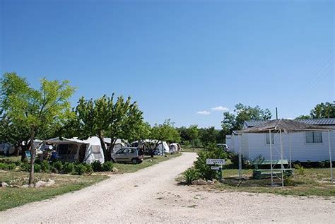 Camping La Cle Des Champs In Loirestreek Zowel Huren Als Kamperen