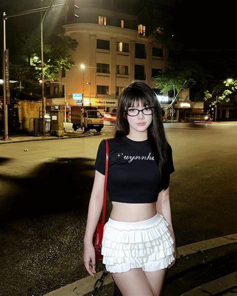 99 Ảnh tiktoker Lê Uyển Nhi bikini khoe nhan sắc xinh đẹp