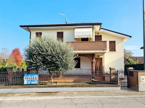 Vendita Villa Bifamiliare In Via Guglielmo Marconi San Pietro Viminario