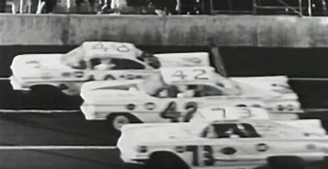 Lee Petty wins the 1959 Daytona 500 : r/classiccars