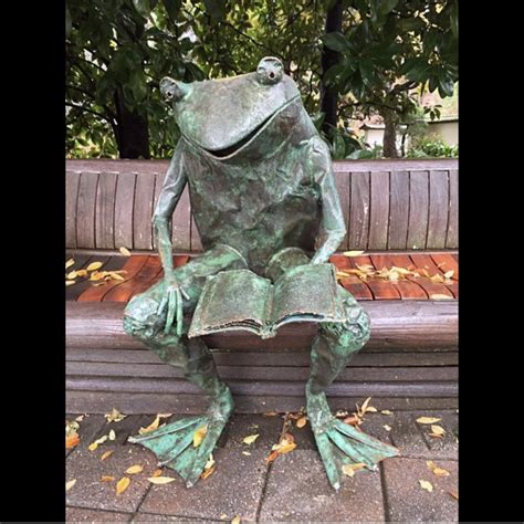 Metal frog sculpture | Animal Sculptures | The frog in the park