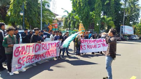 Pt Ks Merugi Hingga Rp Triliun Mahasiswa Tuntut Dirut Dicopot