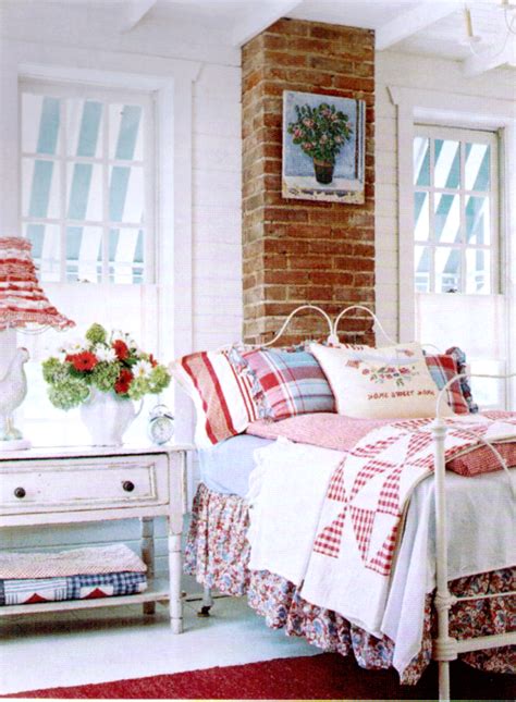 A Fun And Fresh Country Bedroom Cottage Style Bedrooms Beautiful Bedroom Designs Cottage Bedroom