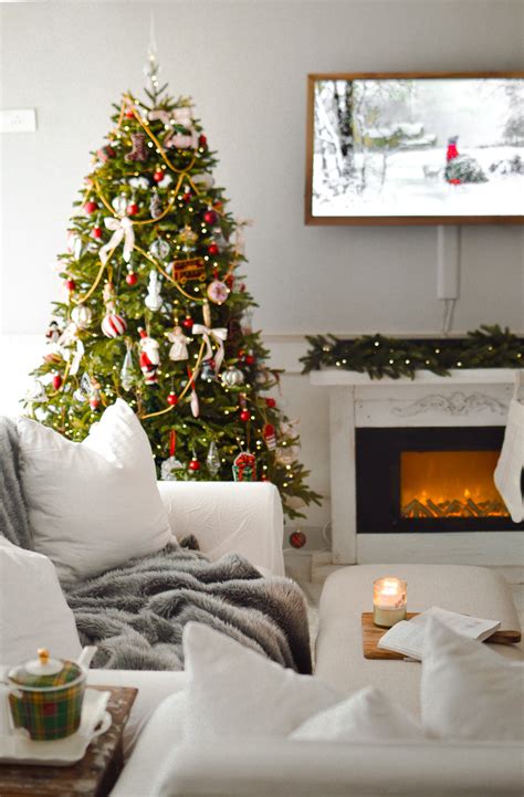 Modern Christmas Tree Decorating Ideas 2022