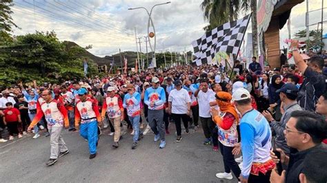 Ribuan Warga Ikut Jalan Sehat HUT Ke 258 Kota Sungailiat Bangkapos