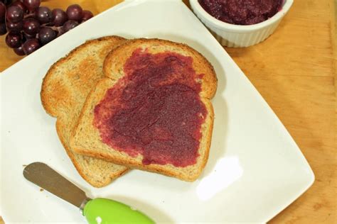 2 Ingredient Concord Grape Jelly Recipe - ThirtySomethingSuperMom