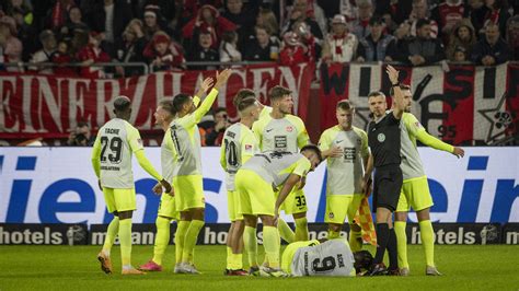 Fortuna D Sseldorf Premiere Von Fortuna F R Alle Mit Gegen Den