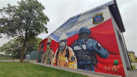 Murem Za Polskim Mundurem Efektowny Mural Z Wielkim Przes Aniem Na