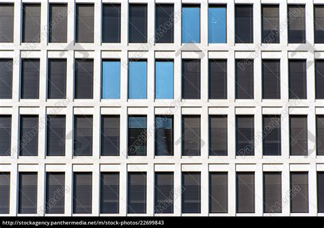 Fassade Eines Modernen B Rogeb Udes In Berlin Lizenzfreies Bild