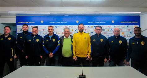 Apresentação do comandante E C Pelotas Balançou F C