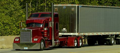 Review: The Big Rig: Trucking and the Decline of the American Dream ...