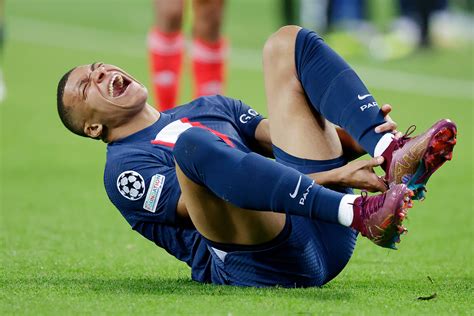 Psg Es Un Desastre Mbappe En Polémica Y Otro Empate Ante El Benfica