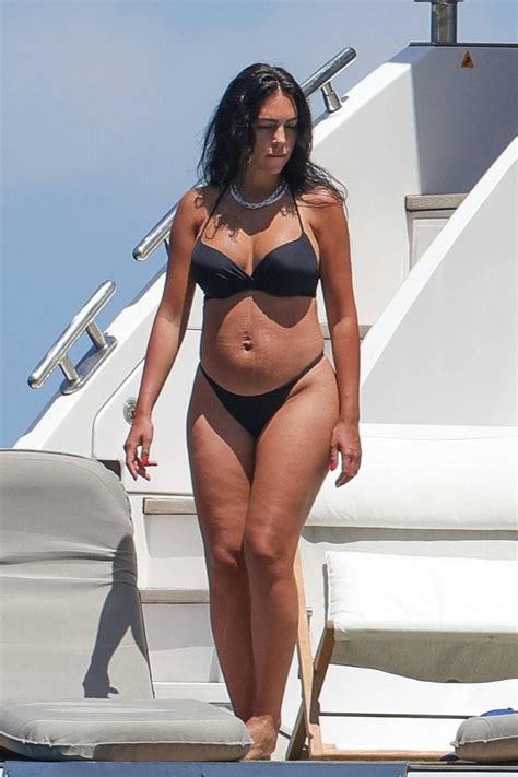 Georgina Rodríguez Brillantes Y Bikini Negro Para Disfrutar De Sus Vacaciones En Ibiza Woman