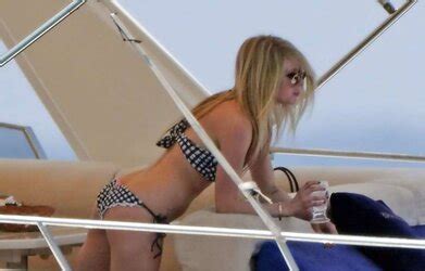 Avril Lavigne Bathing Suit Again In St Tropez Zb Porn