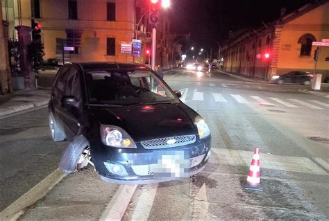 Terni Scontro In Viale Brin Convolte Due Autovetture UmbriaON