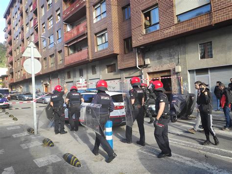 Fotos Protesta Contra El Desalojo De Unos Okupas En Santurtzi El Correo