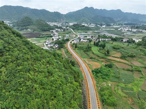 乡村十年｜俯瞰“四好农村路”：穿越祖国大地连接乡村与城市 快看 澎湃新闻 The Paper