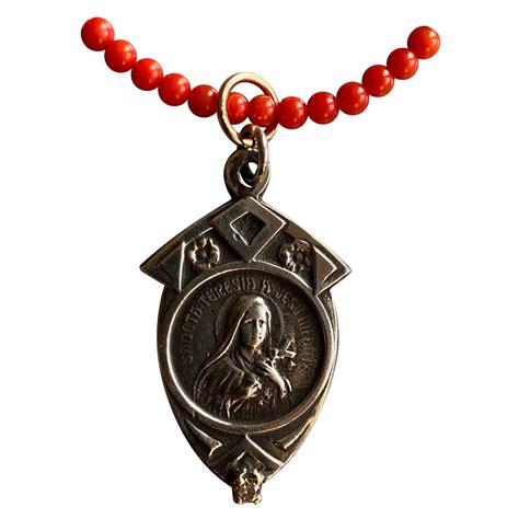 White Diamond Black Pearl Bead Necklace Virgin Mary Medal Pendant J