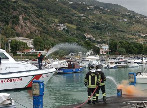 Cetraro Esercitazione Antincendio Al Porto Con La Guardia Costiera