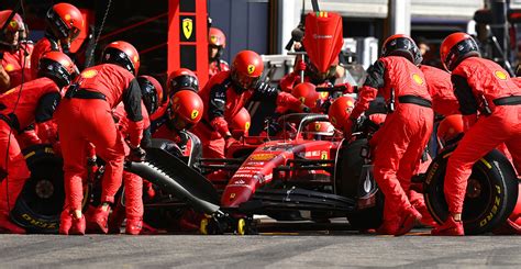 Mecánicos De Ferrari Practicarán Mil Paradas En Pits Antes De Arrancar