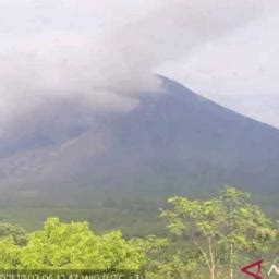 Gunung Semeru Kembali Luncurkan Awan Panas Guguran