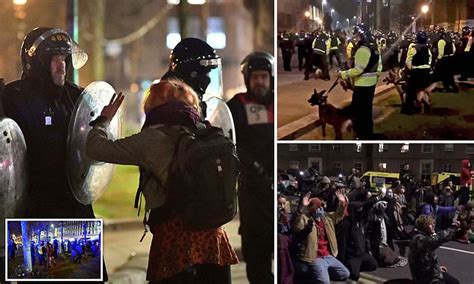 New Clashes In Bristol As Police Move In To Clear 150 Kill The Bill Protesters Daily Mail Online